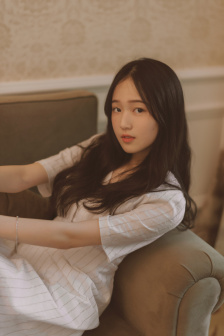 年轻的女教师电影