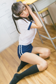 坐公交车最后一排轻一点